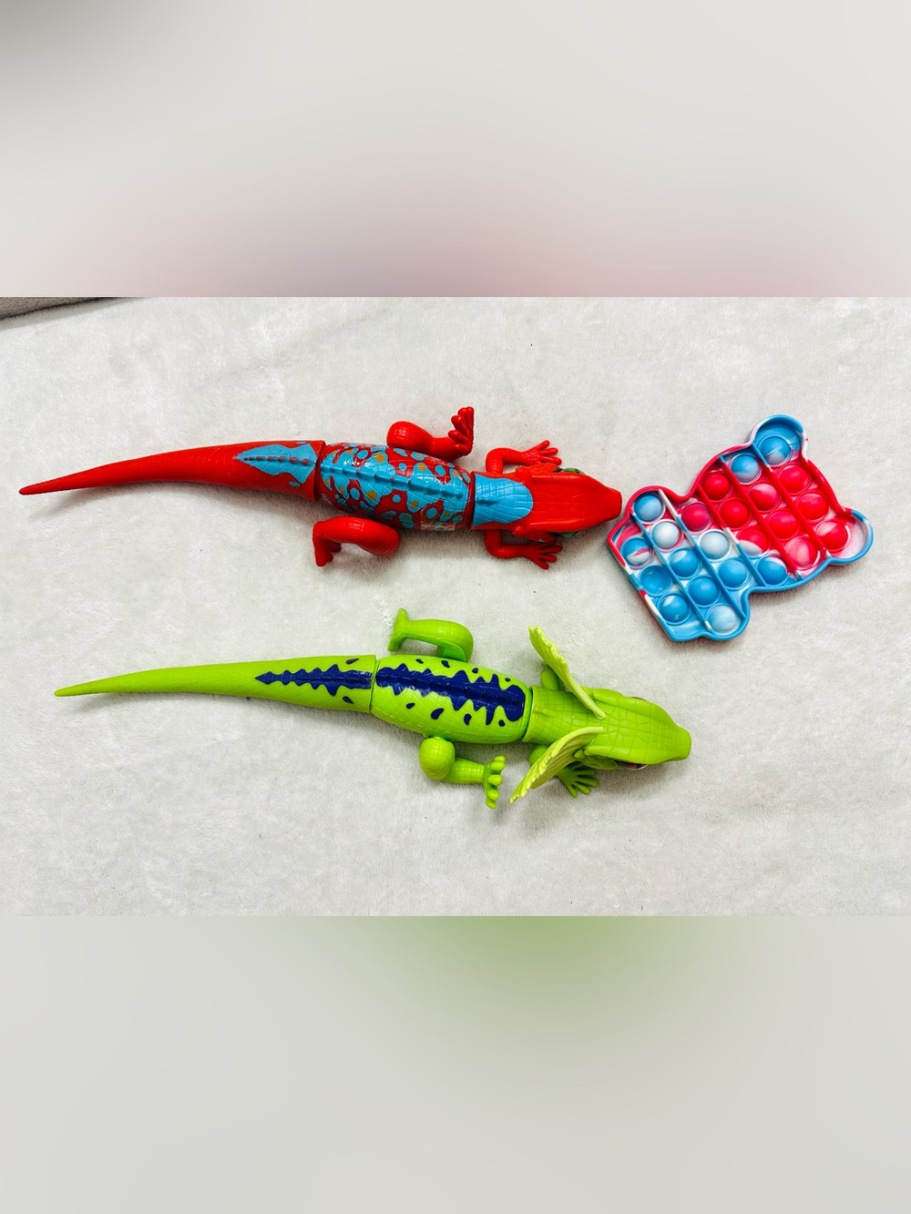 Lot of 2 - ZURU Robo Alive Lurking Lizard Robotic Toys Excellent Condition